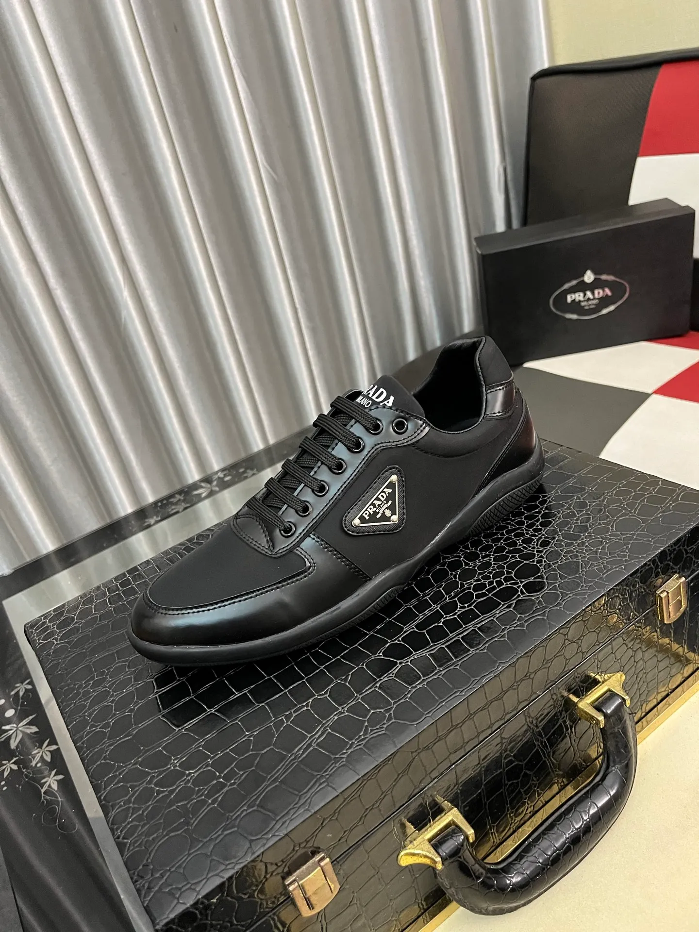 Men's Men's Shoes💰440⌚️⌚️《PRADA*》The latest and most popular casual shoes, top brand [seduce] luxury~purchasing agent, top~quality. [Strong] The upper is made of imported breathable cowhide with material ➕ breathable sheepskin feet (•) and fine workmanship. Original stylish and stylish soft rubber wear-resistant outsole, light and comfortable on the foot, size: 38-443️⃣colors available